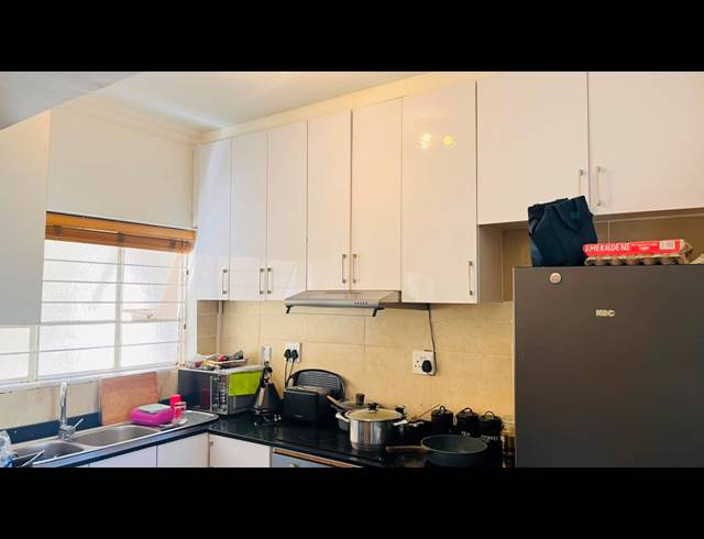1 BEDROOM FLAT TO LET IN ESSENWOOD